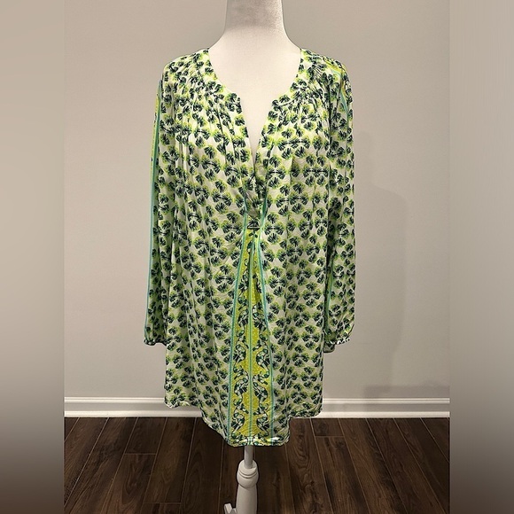 crown & ivy Tops - Tropical Print Blouse